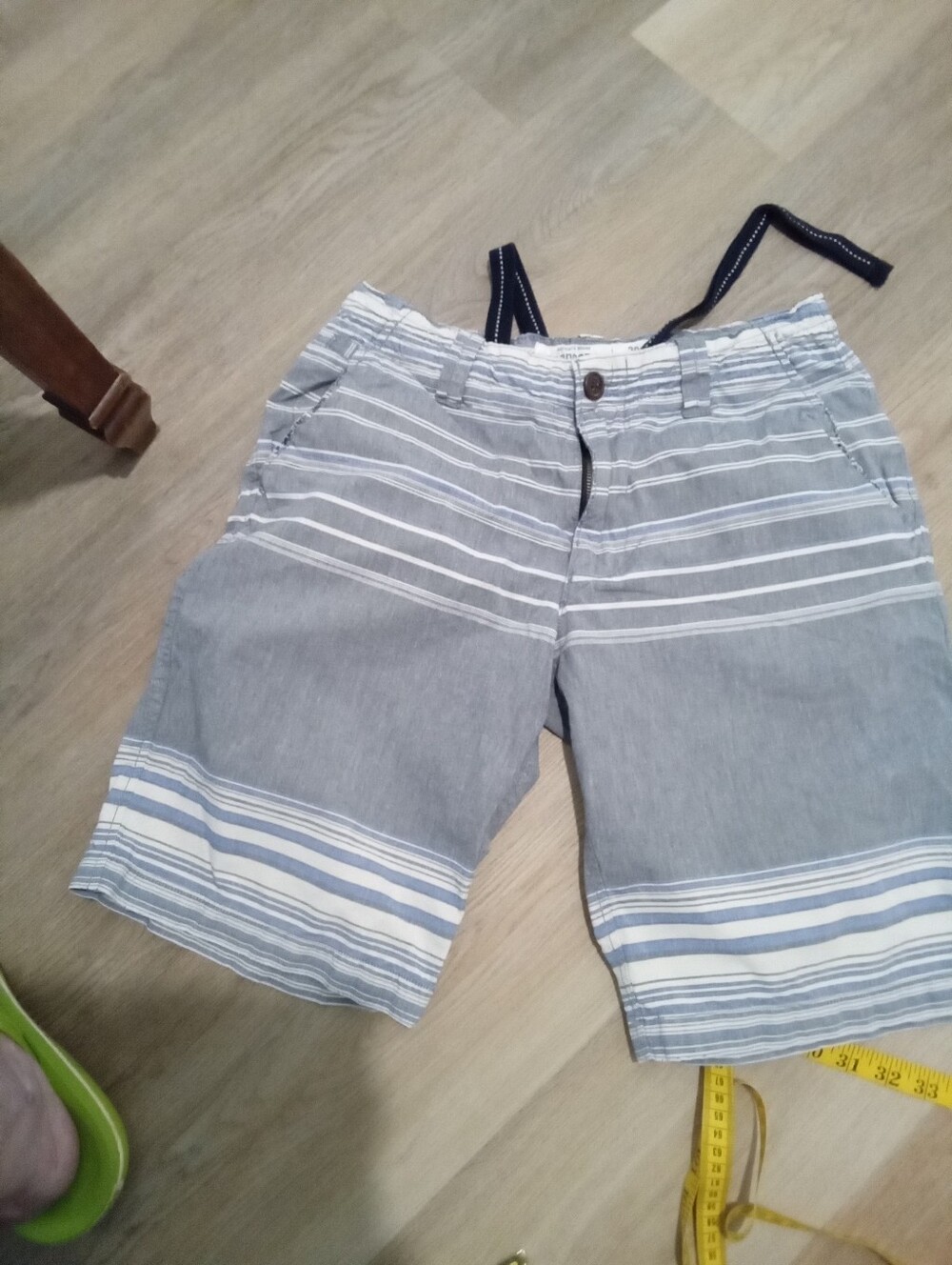 Aeropostale Size 30 Gray, Blue and White Striped Men's Flat Front Shorts